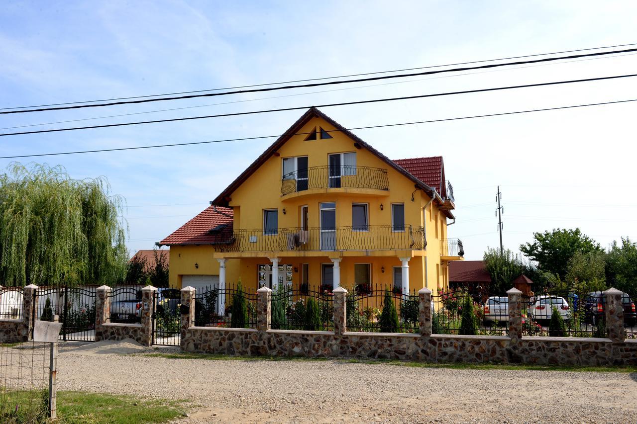 Casa Flora Hotel Sinmartin  Exterior photo